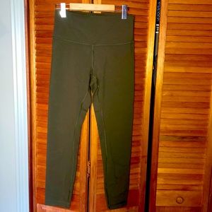 Louloulemon Under Wunder High Rise in olive.